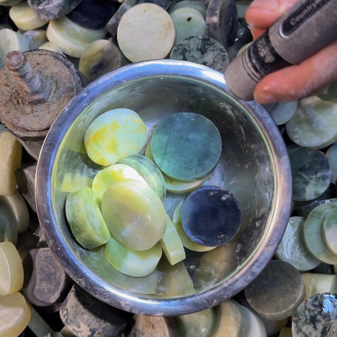 未镶嵌蛇纹石玉手镯心