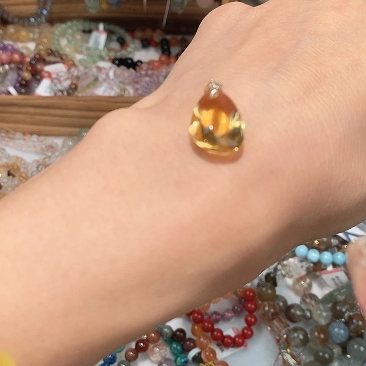 水晶无未镶嵌巴西黄水晶吊坠