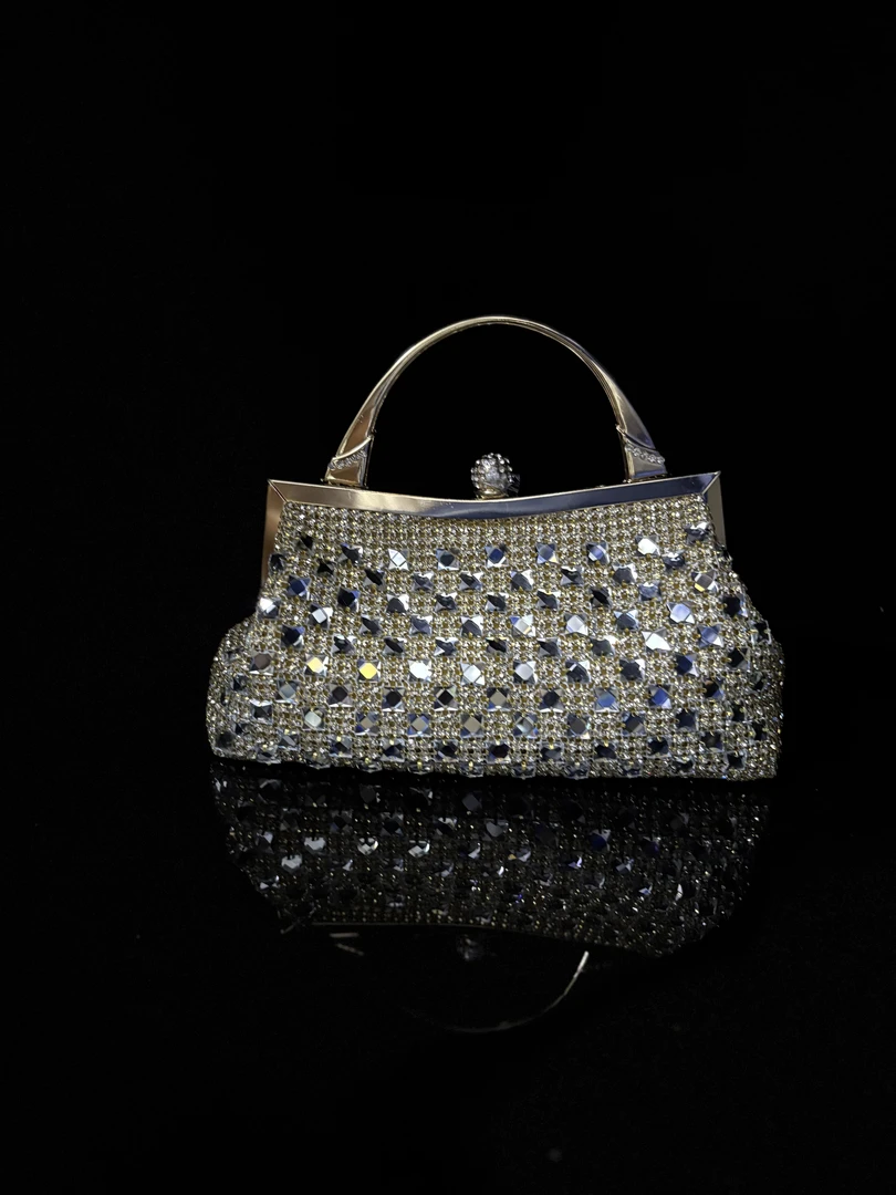 【爱*自己】2025新款钻包满钻斜挎高 级贵太太钻包新娘优雅满钻女包