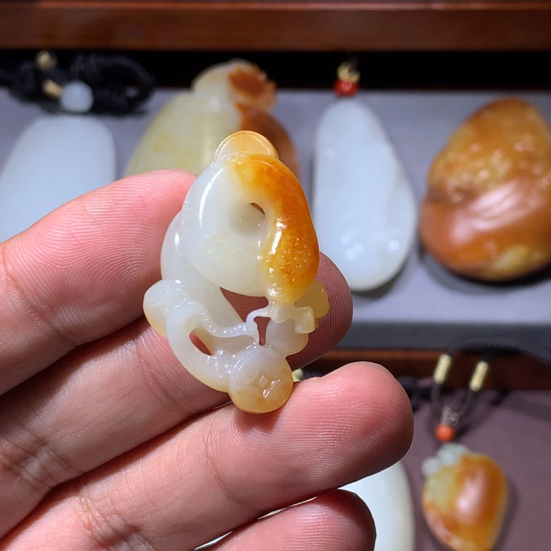 鹿***亽颈饰未镶嵌和田玉