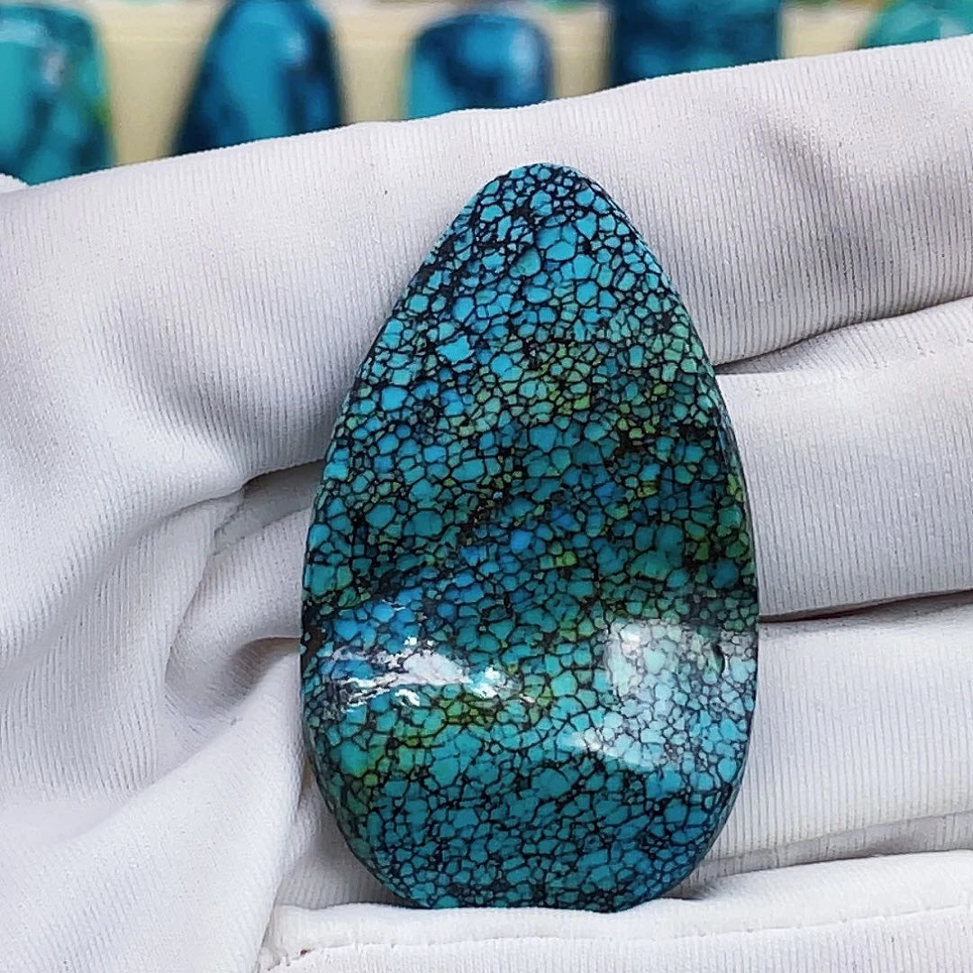 绿松石未镶嵌颈饰