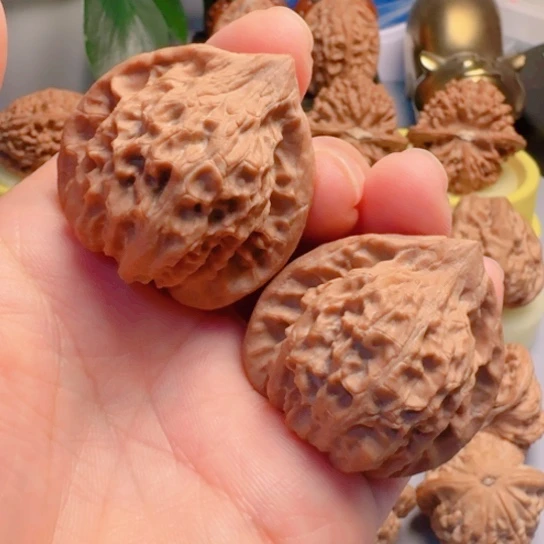 纯野生小桃心39尺文玩核桃