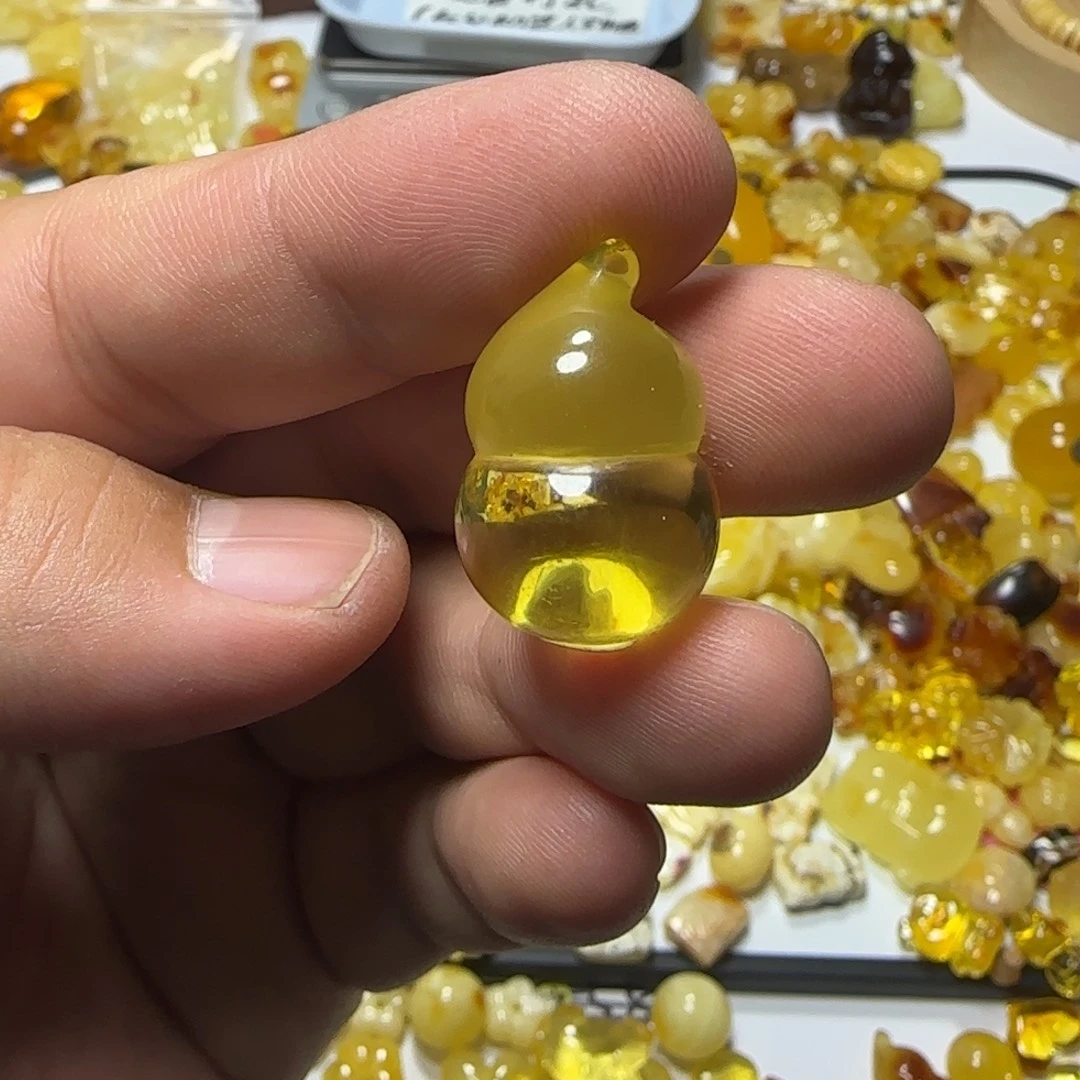 琥珀未镶嵌裸石3.57克