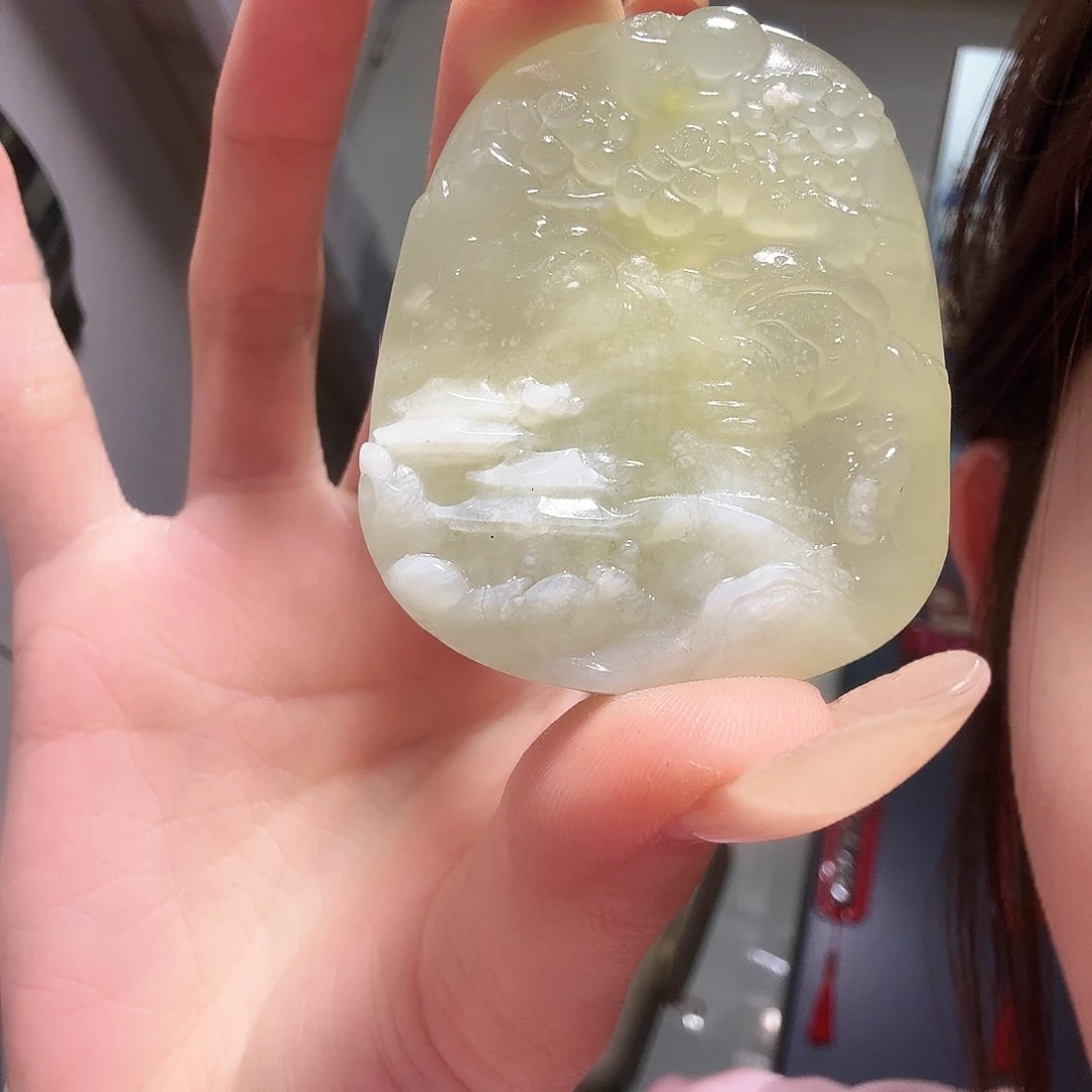 蛇纹石玉颈饰未镶嵌长**高山水