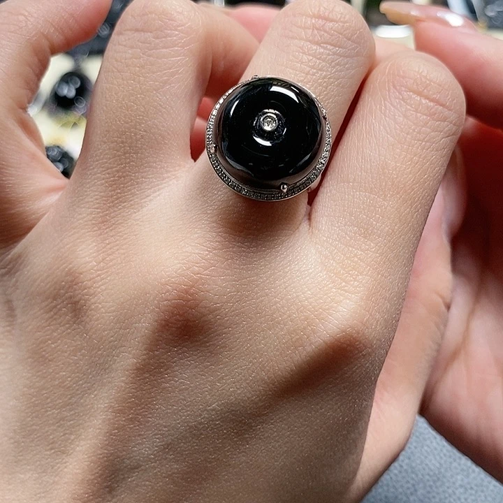 翡翠戒指18K金镶嵌1。