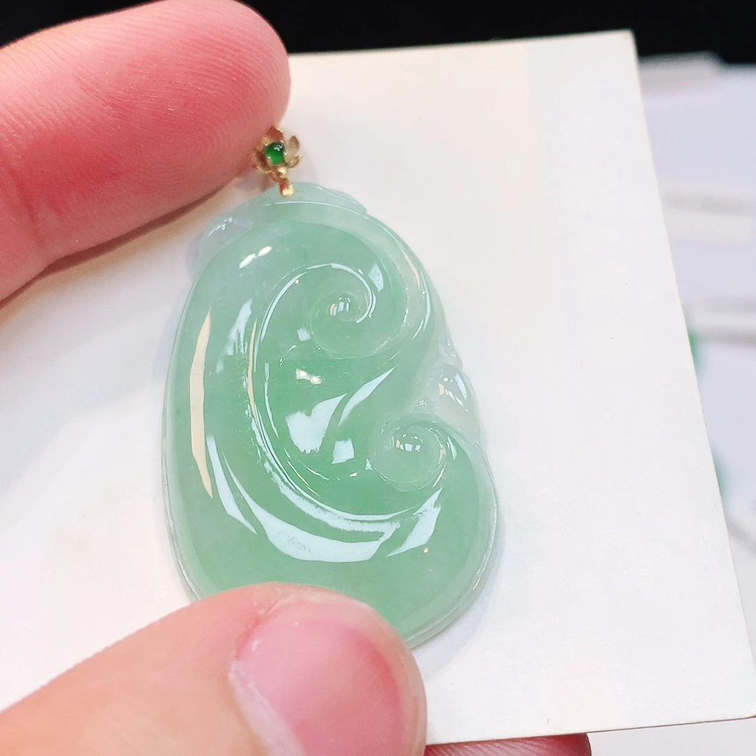 翡翠18K金镶嵌颈饰