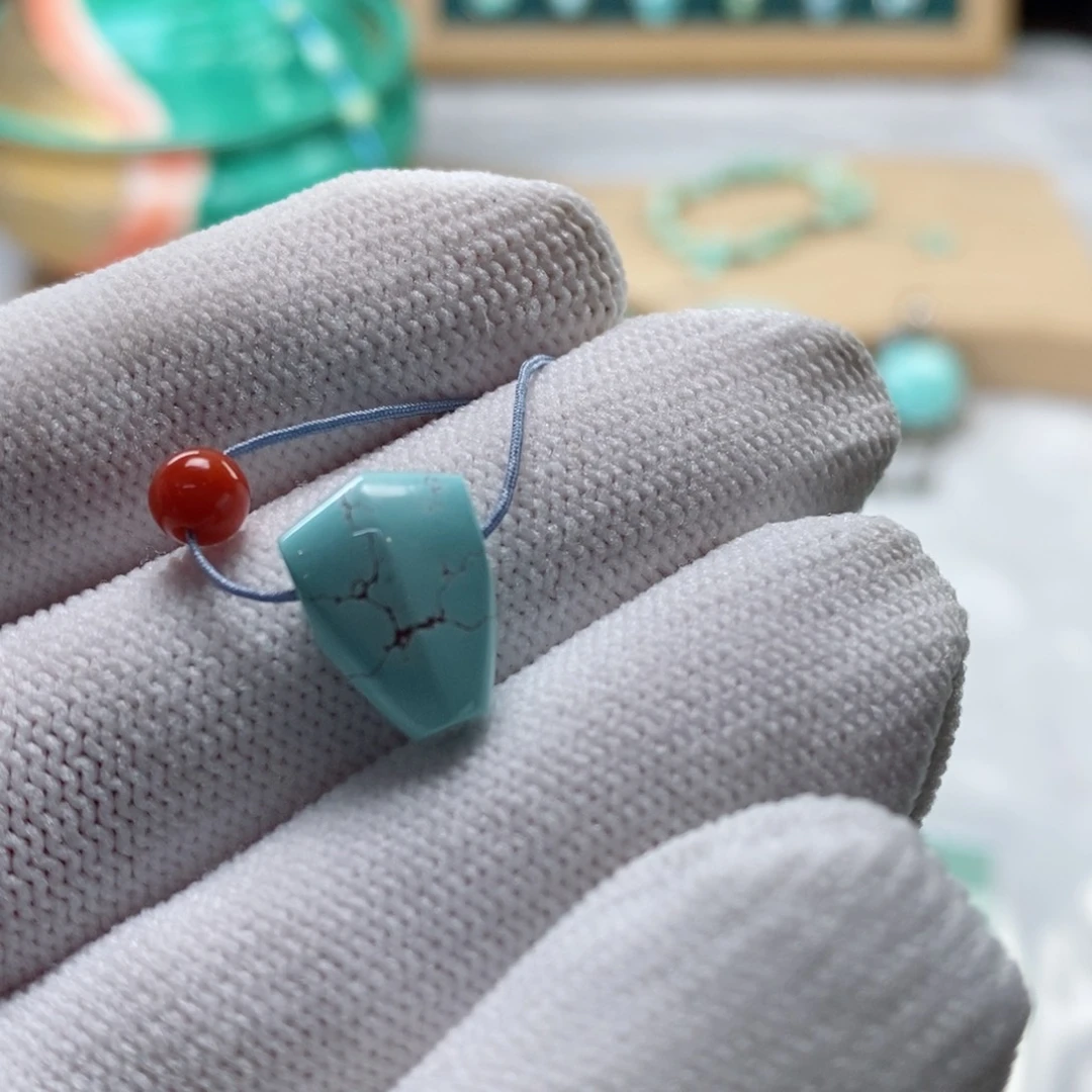 绿松石颈饰未镶嵌