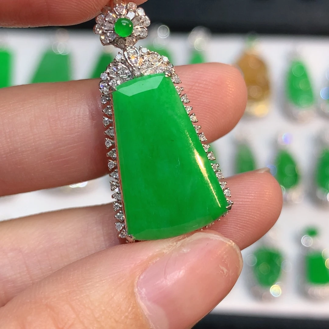 翡翠颈饰18K金镶嵌翡翠