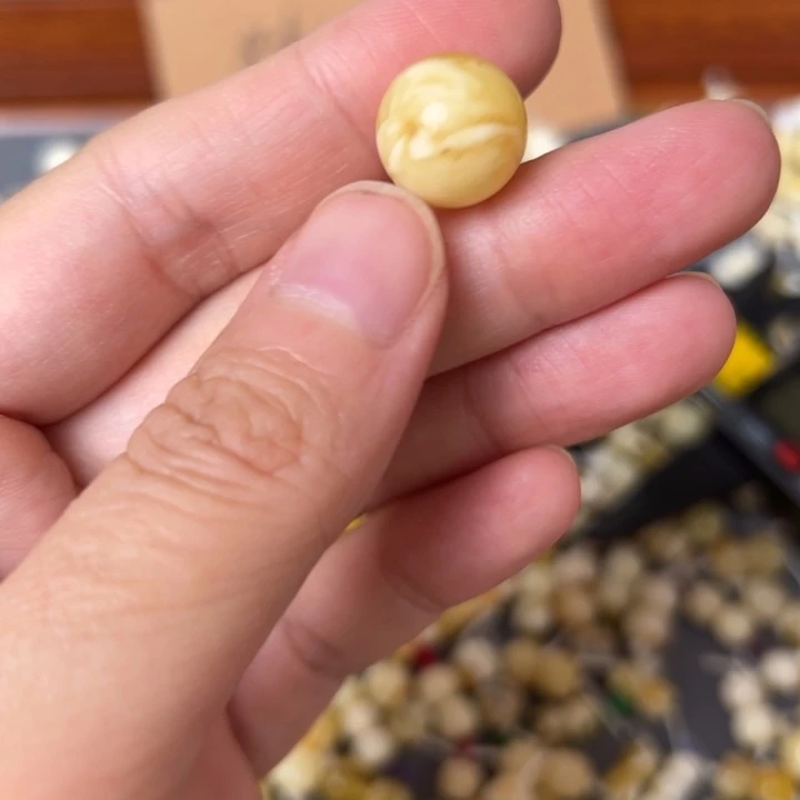 蜜蜡未镶嵌裸石13mm一个