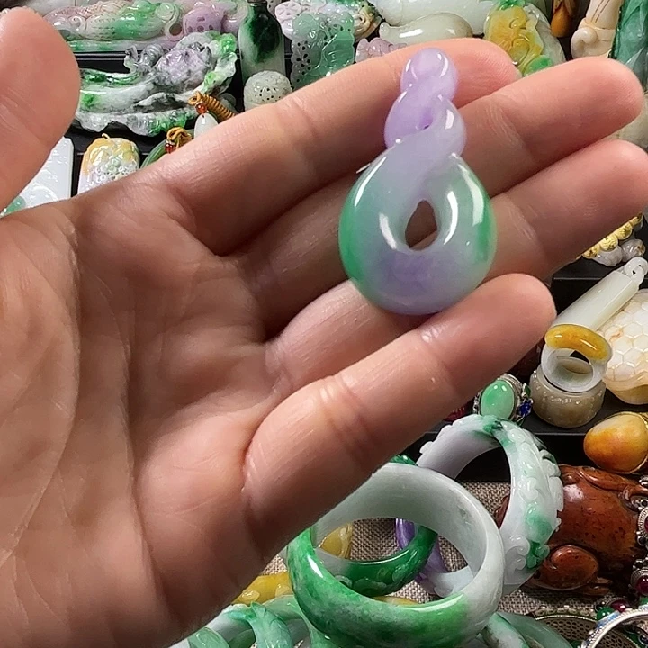 翡翠未镶嵌颈饰翡翠未镶嵌颈饰