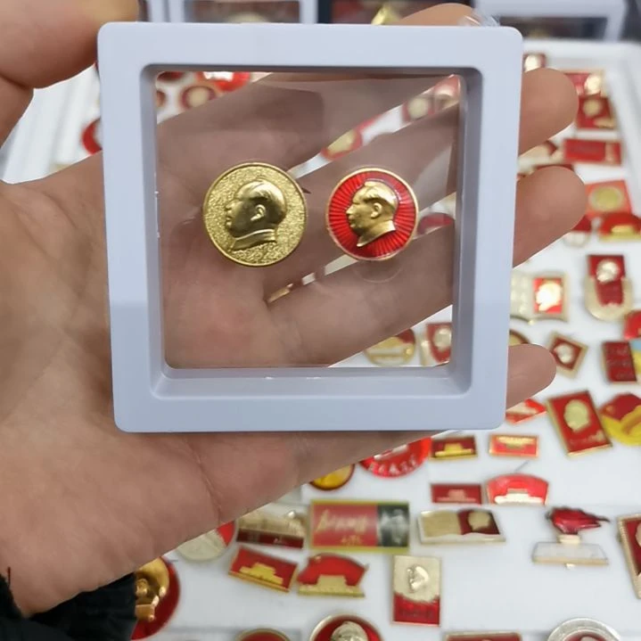 其他普通金属伯*红色收藏纪念章2枚