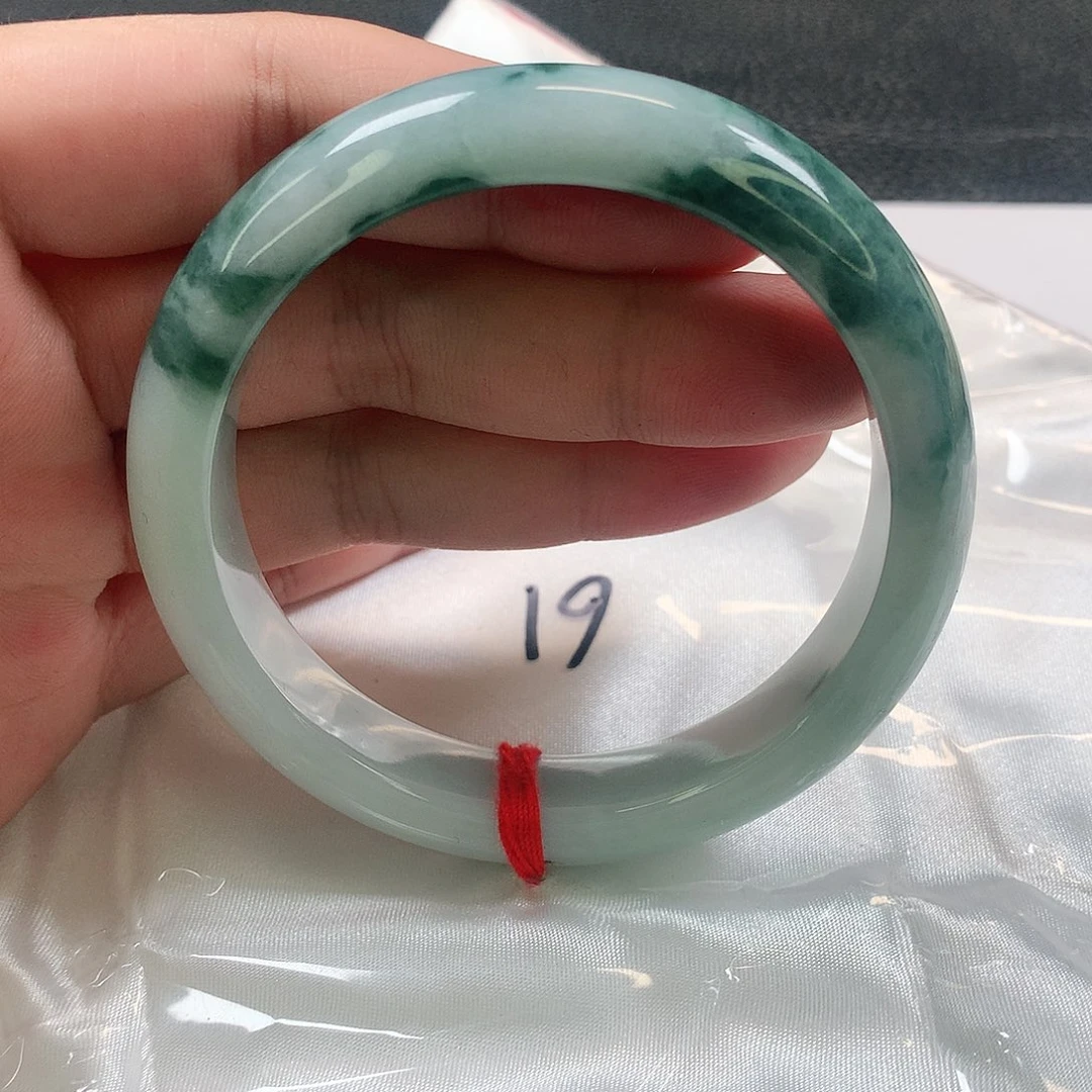 未镶嵌手镯翡翠60-61圈。381号