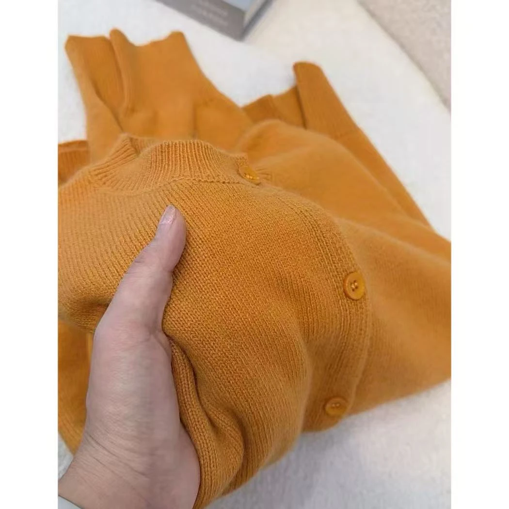 丽姐家~纽扣纯色开衫网红百搭宽松加厚圆领秋冬针织衫821