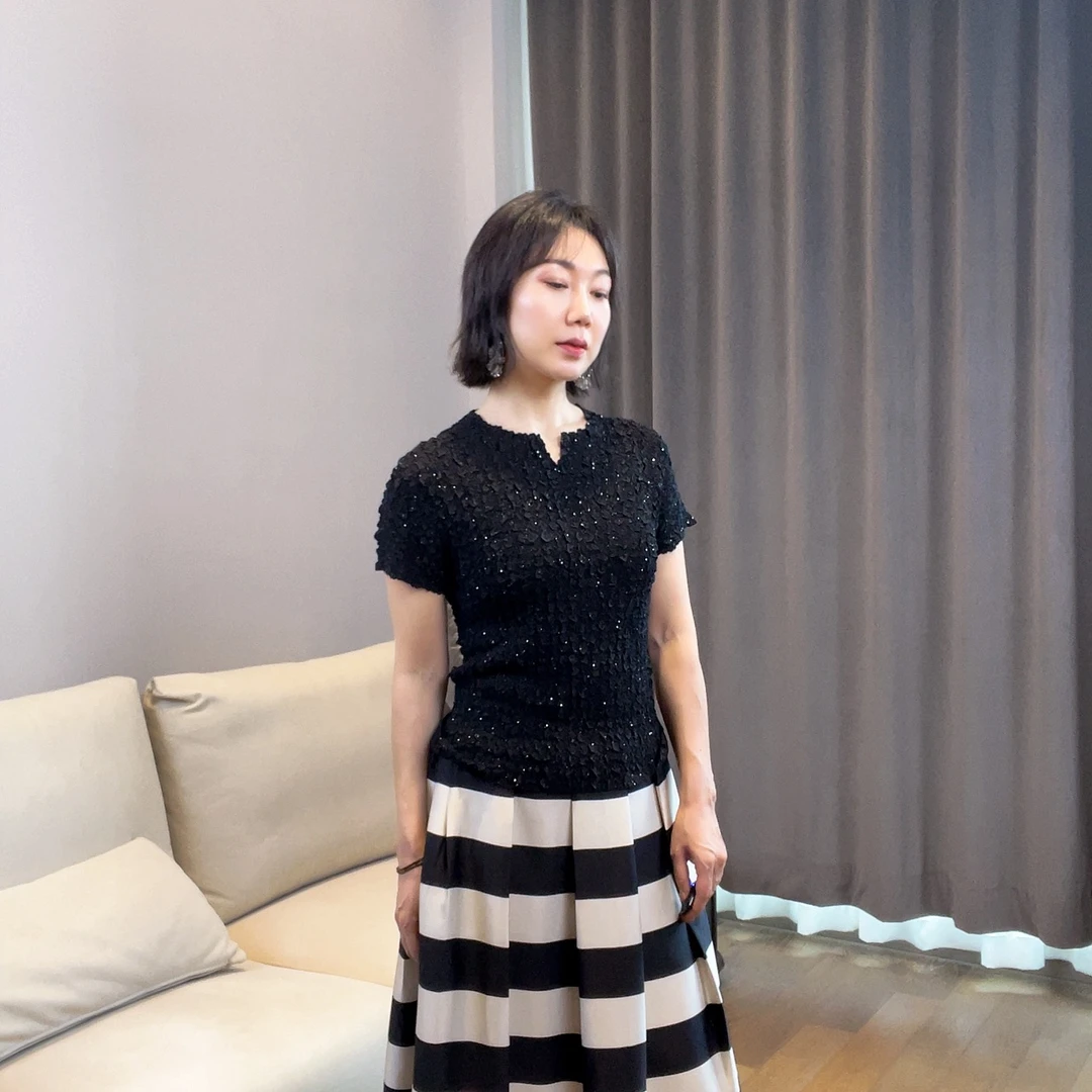 服装人茜茜亮闪褶皱V领新款气质显瘦时尚夏季短袖百搭款