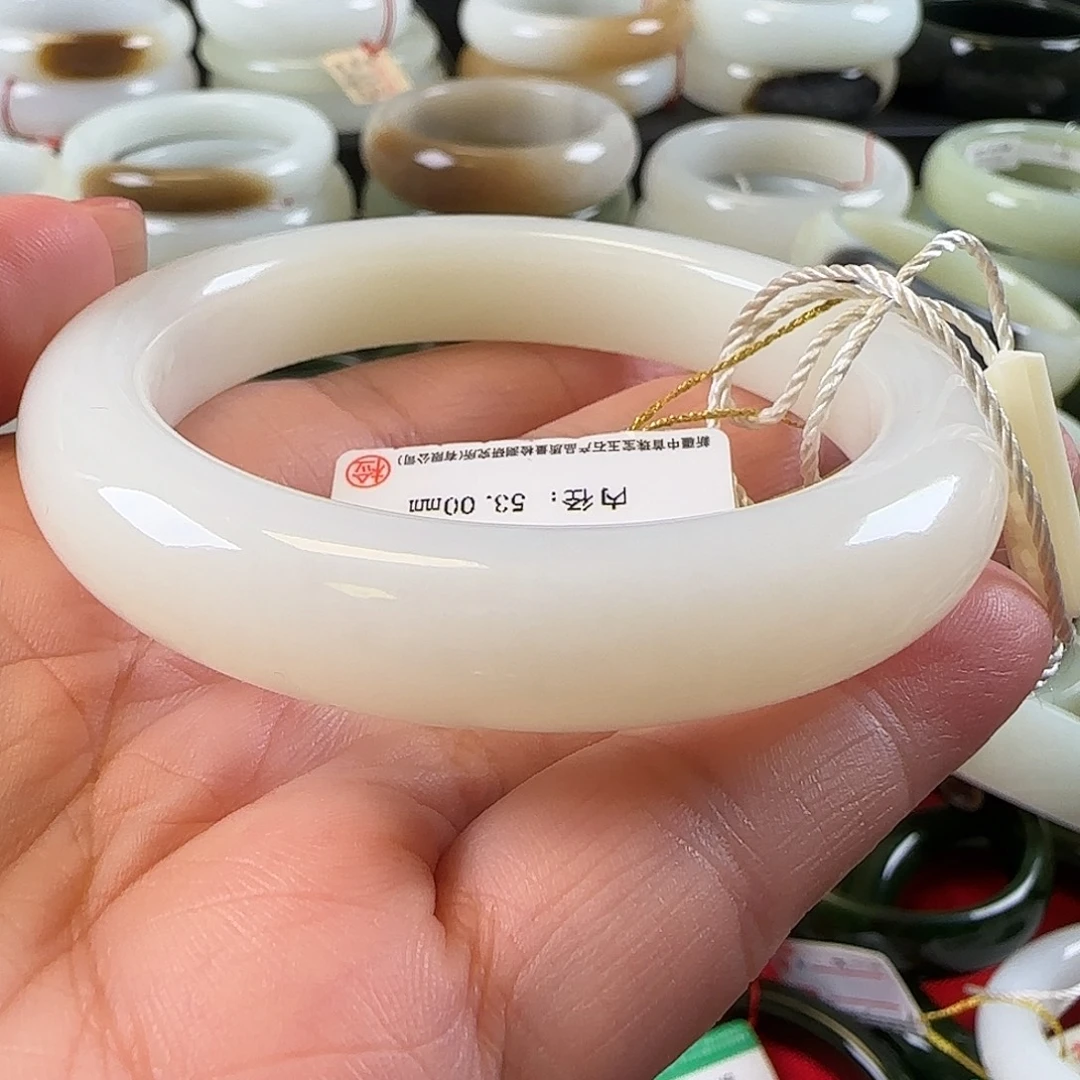 阿***丹未镶嵌手镯和田玉