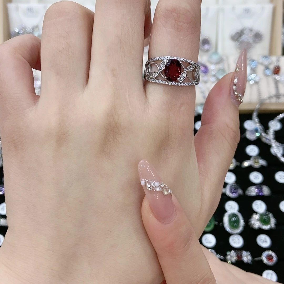 霸****银S925镶嵌戒指石榴石