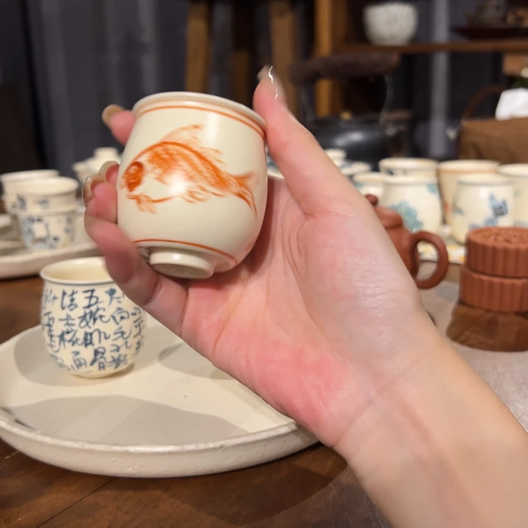 瓷片陶瓷。      陶瓷。