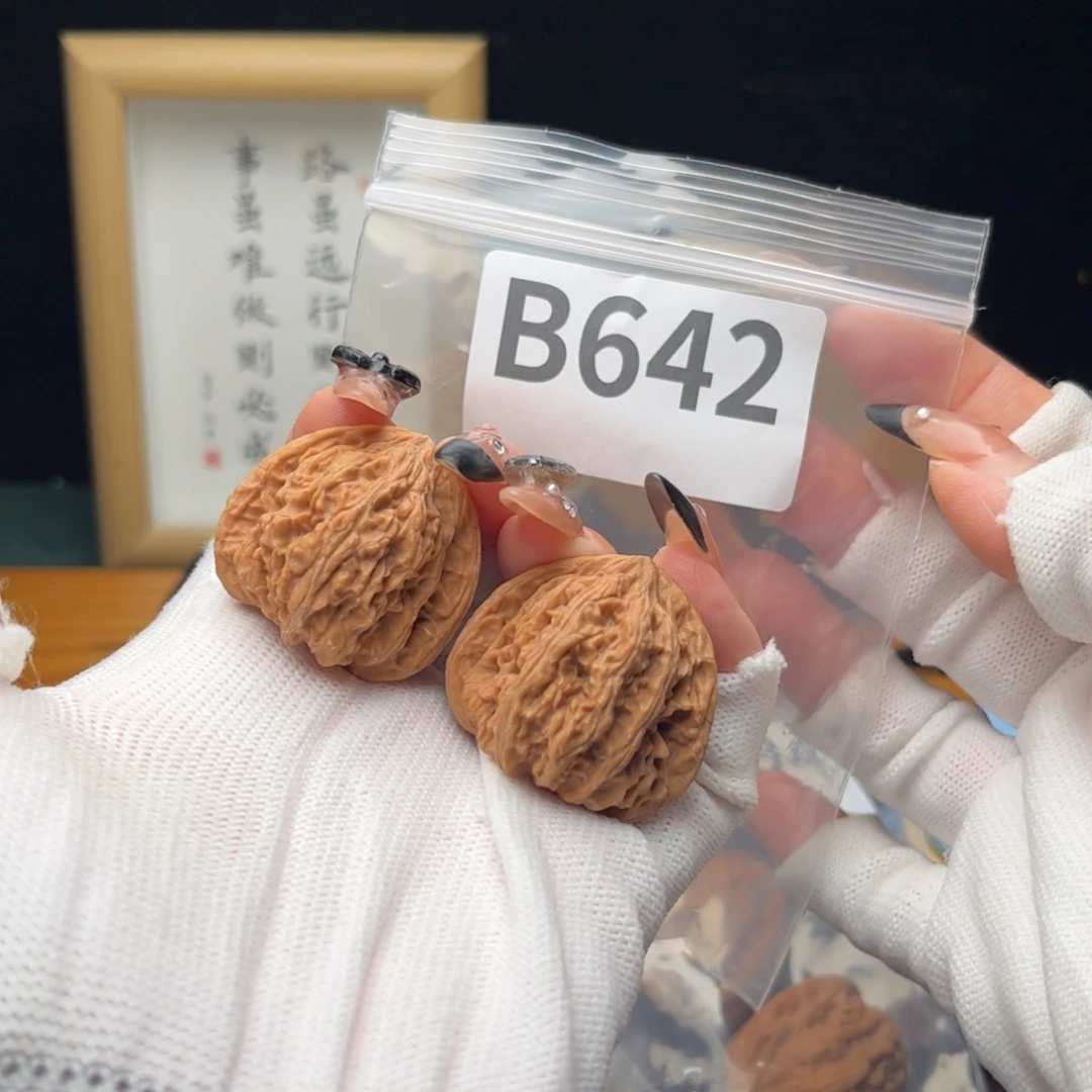 文玩核桃把件34密纹b642