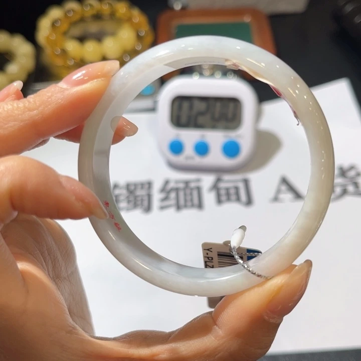 翡翠手镯未镶嵌小*