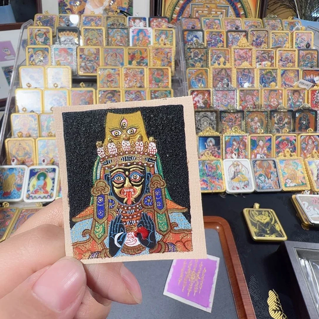 吊坠是**呀纯手绘唐卡扎基拉姆