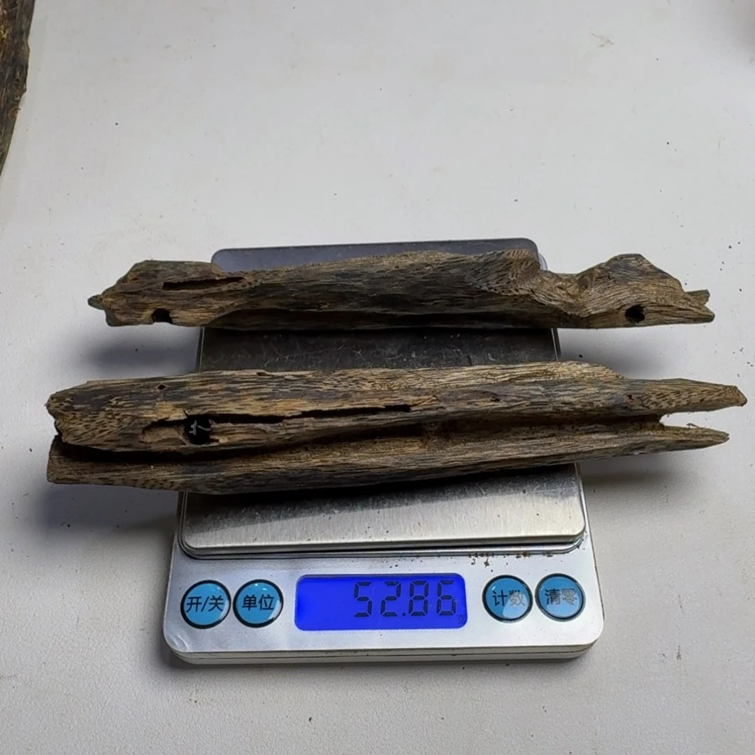 沉香碎屑沉香?**?黑棋虫漏52.8克