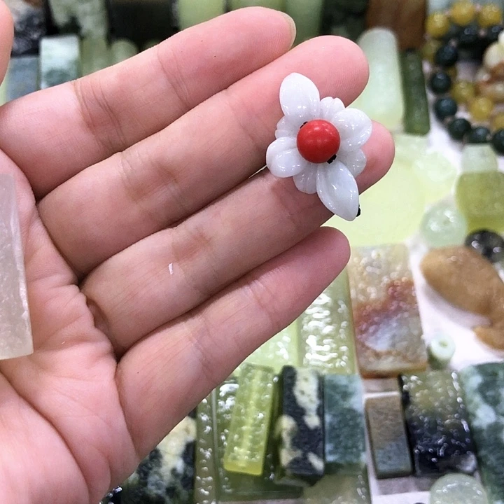 未镶嵌蛇纹石玉吊坠游***儿