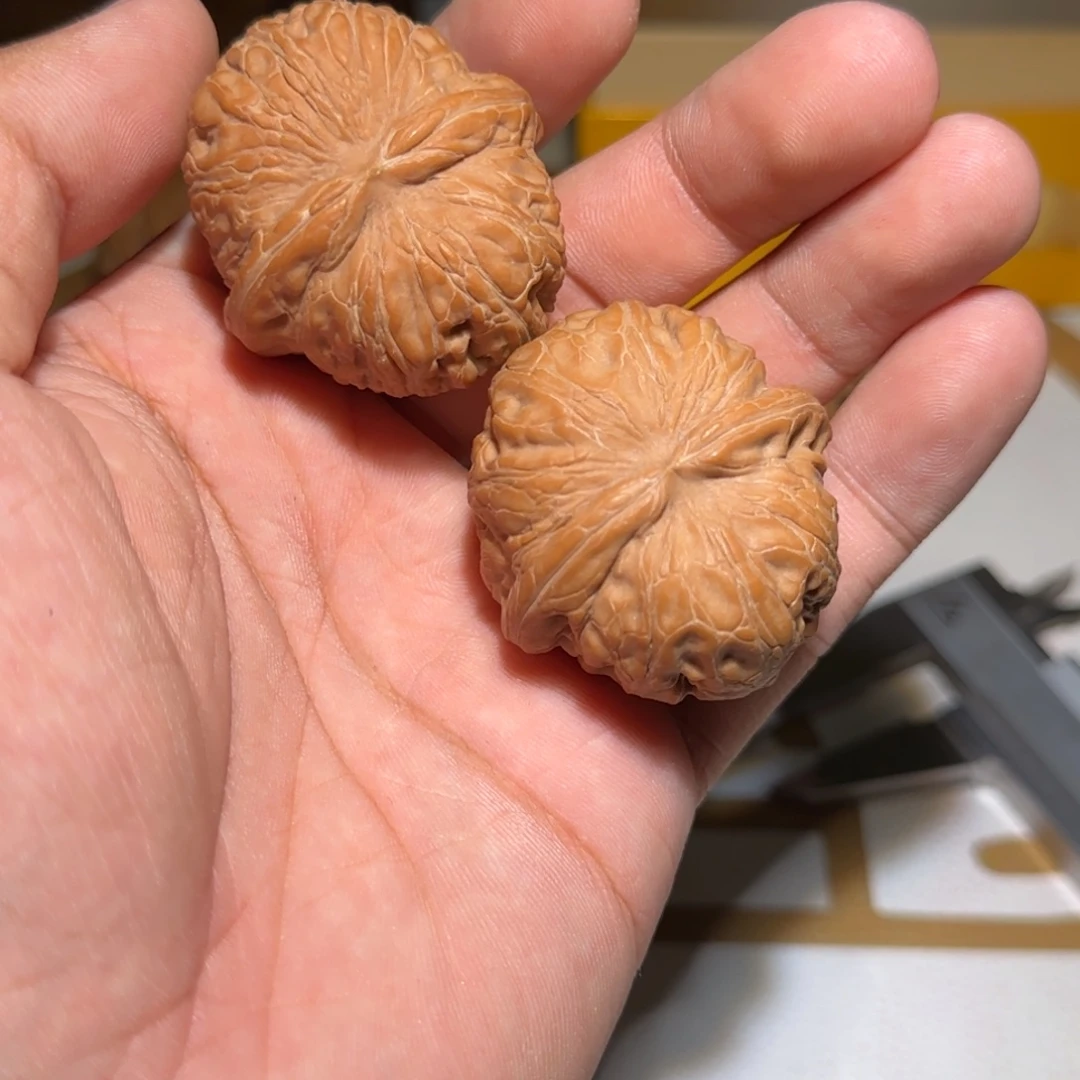 敏***感文玩核桃吊坠元宝