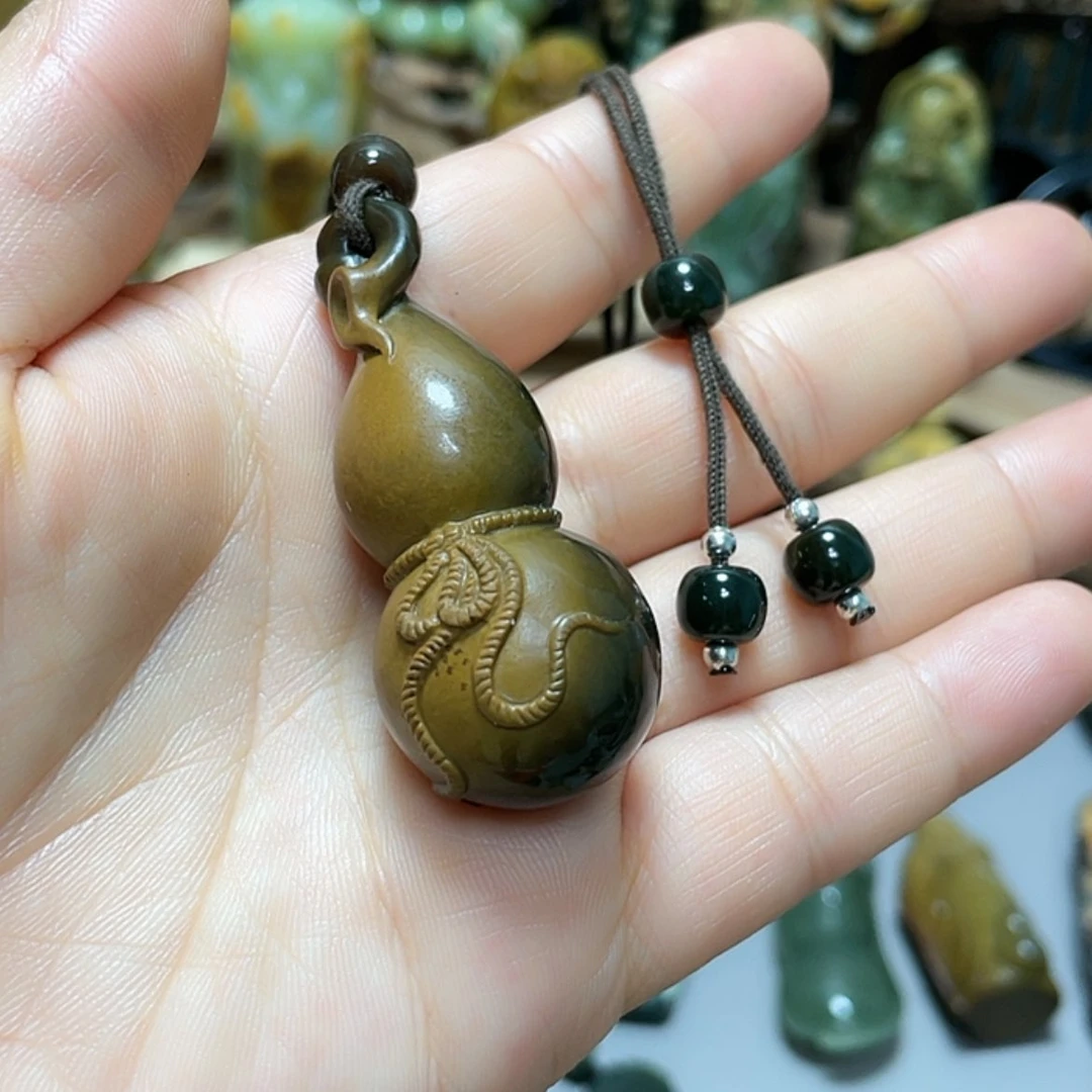【闪购商品】未镶嵌岫岩河磨玉（透闪石质玉）挂件小*哥