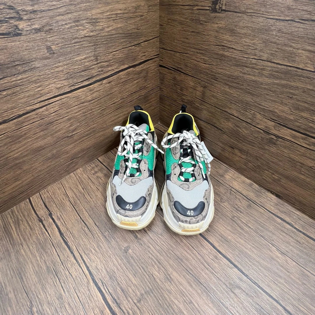 95新 Balenciaga/巴黎世家 Triple S 棕绿老爹鞋 40码/无配件