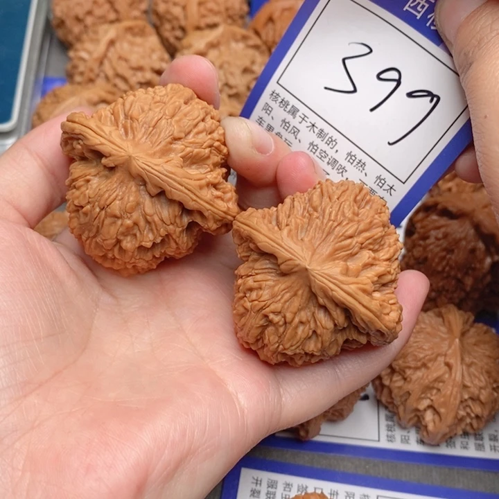 桃核把件.**?46南疆石399号牌