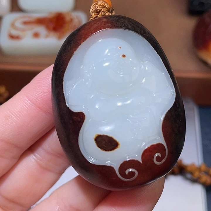 许***妍和田玉未镶嵌颈饰