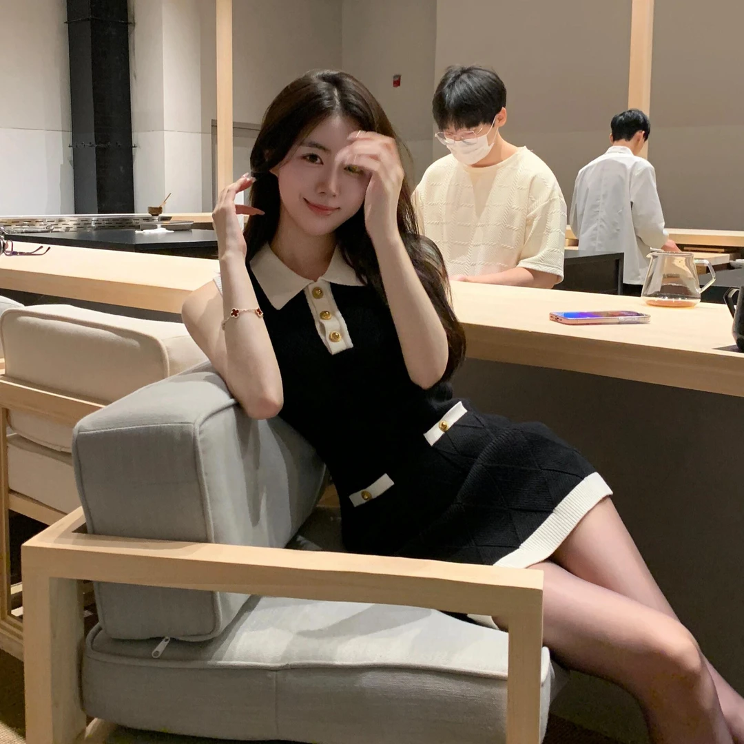 3105法式复古撞色菱格纹针织无袖连衣裙女春季新款修身包臀短裙子