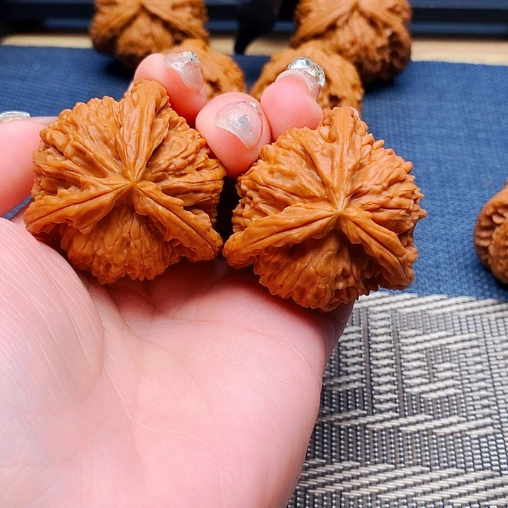 .***A吊坠文玩核桃三棱