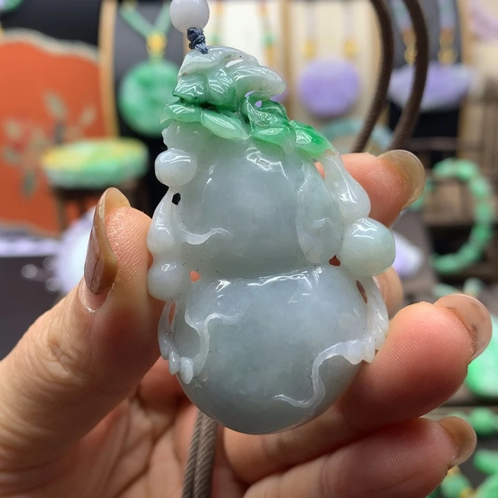 翡翠未镶嵌吊坠(赠链)