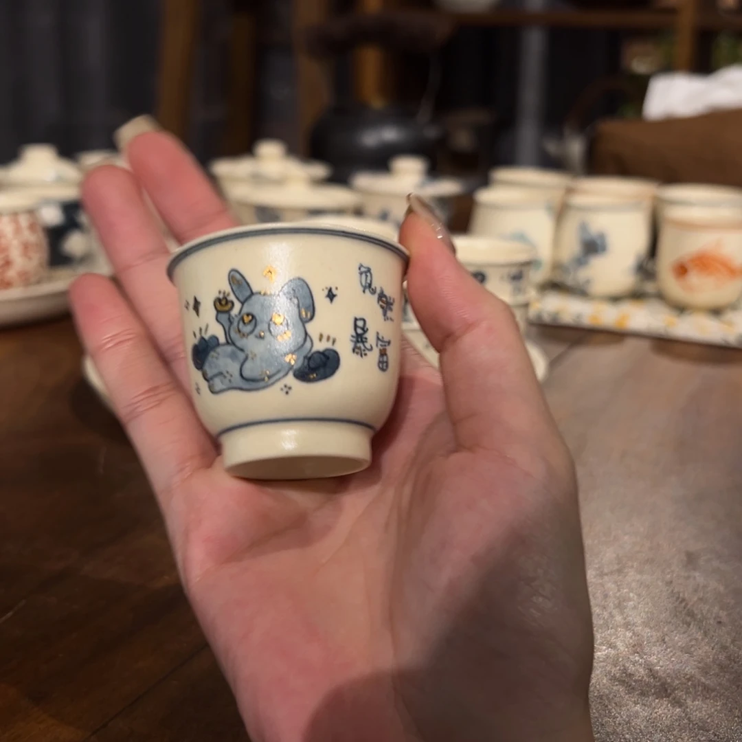 瓷片陶瓷。       陶瓷。