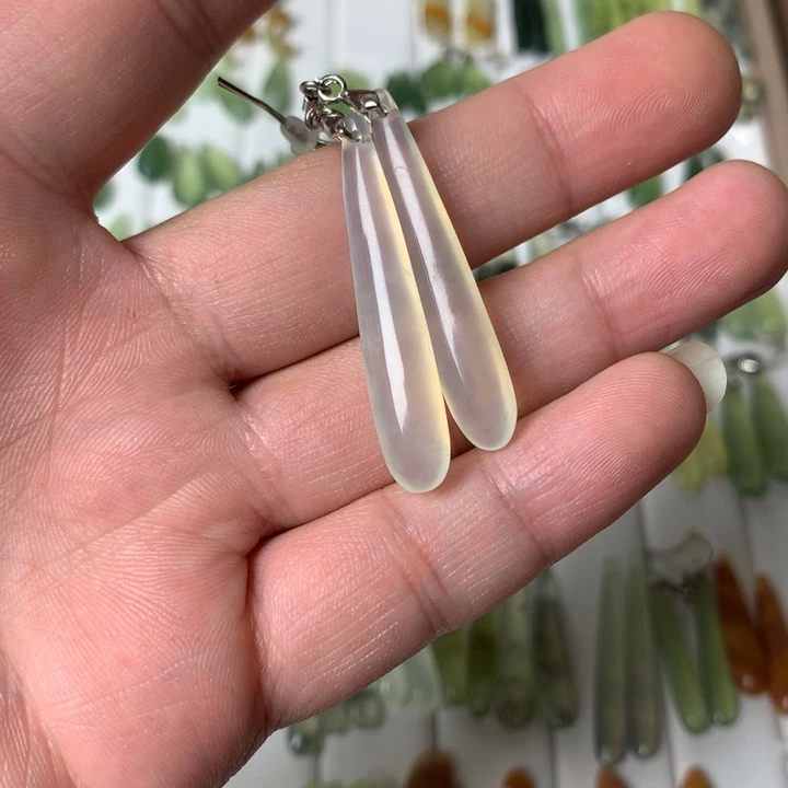 蛇纹石玉耳环未镶嵌老****晚