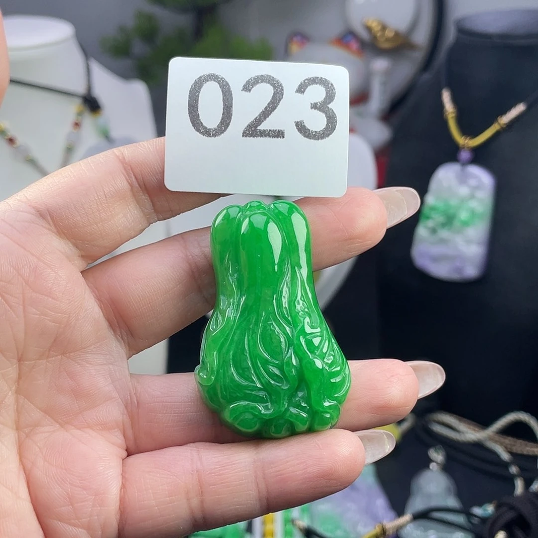 翡翠未镶嵌吊坠(赠链)