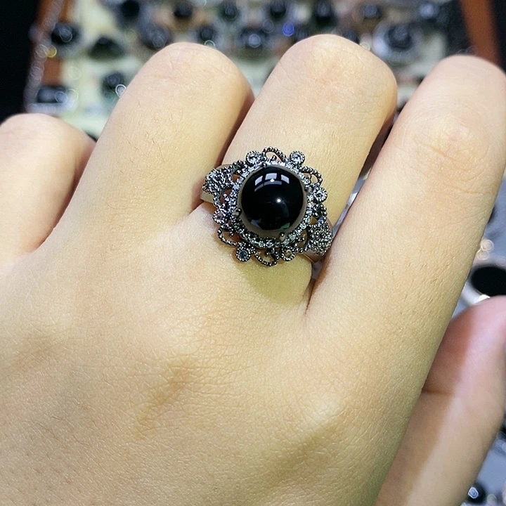 18K金镶嵌戒指翡翠蛋面