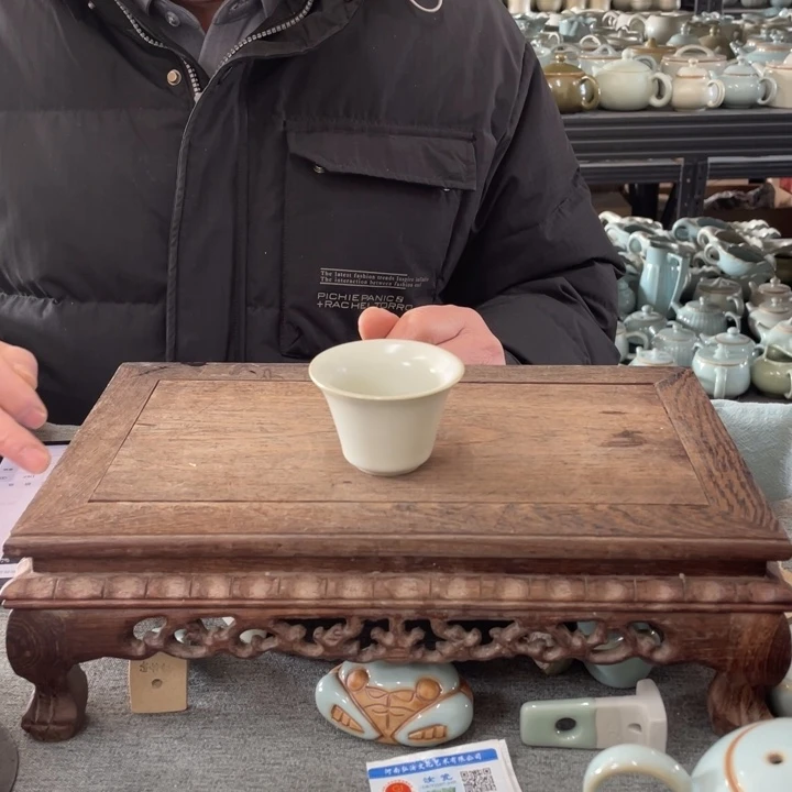 摆件月白釉小小马蹄杯