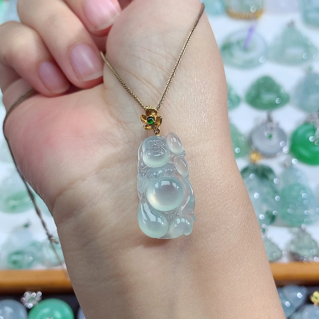 颈饰18K金镶嵌翡翠布袋佛