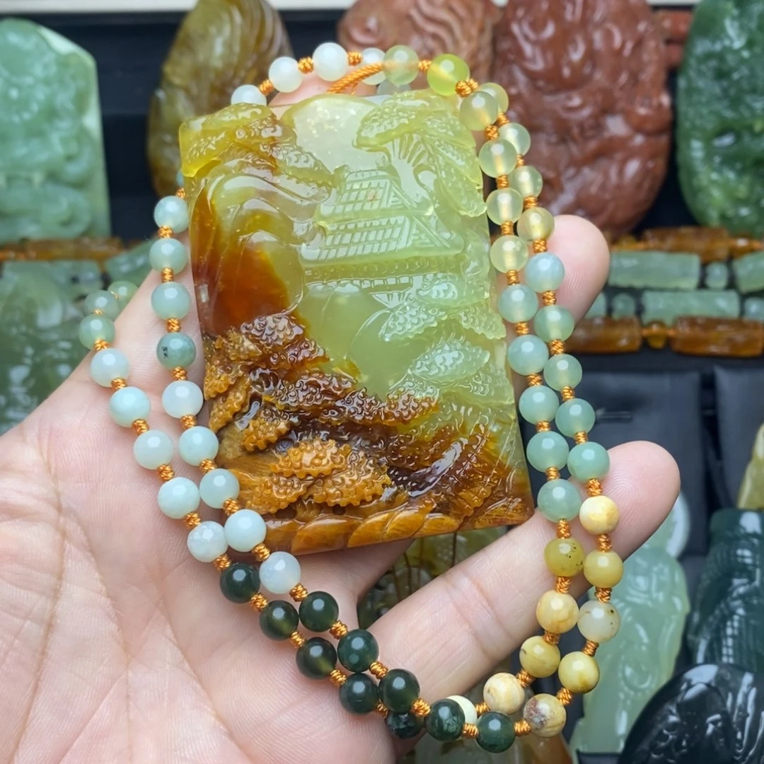 蛇纹石玉未镶嵌颈饰蔡*辉