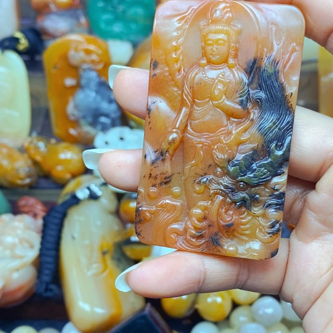 石英质玉（黄龙玉）未镶嵌颈饰