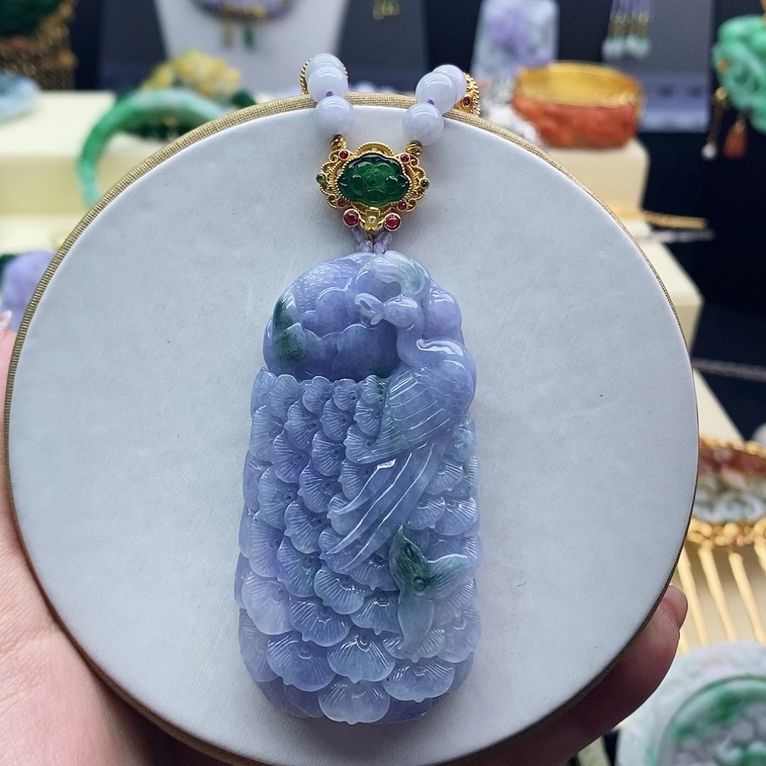 翡翠未镶嵌吊坠(赠链)