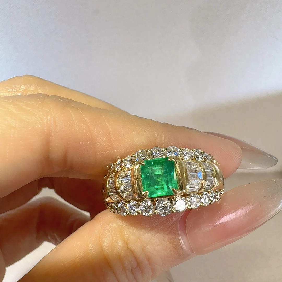 18k镶嵌哥伦比亚祖母绿钻石戒指