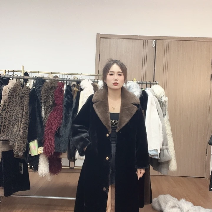 皮毛一体外套女短款