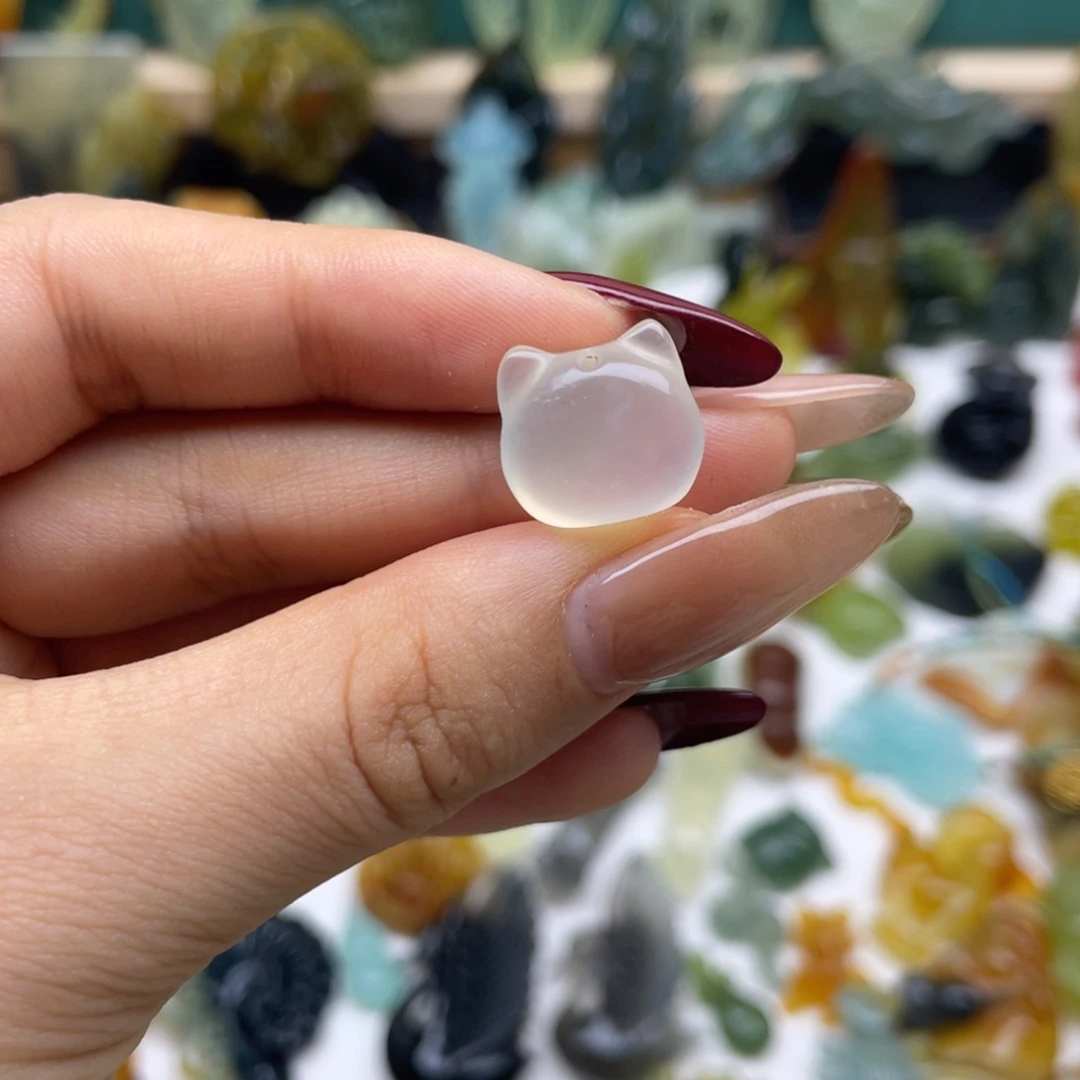 蛇纹石玉颈饰未镶嵌