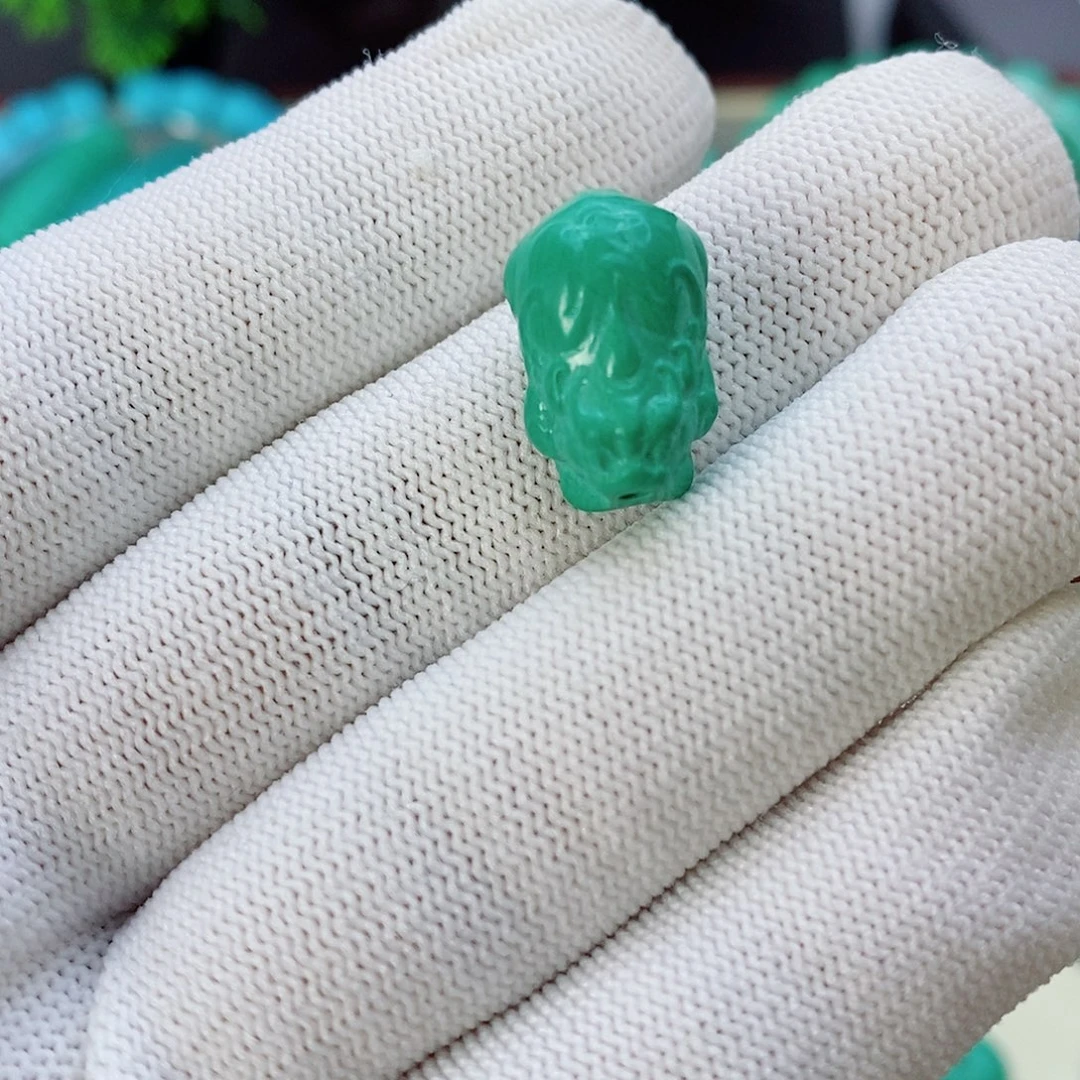 10mmx17mm貔貅高瓷高绿一颗