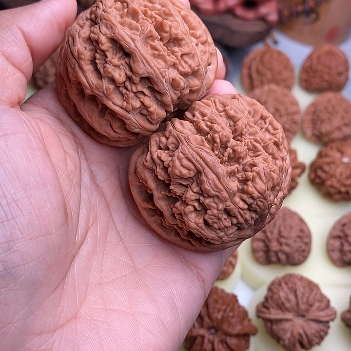 鹤***川文玩核桃吊坠49粗筋