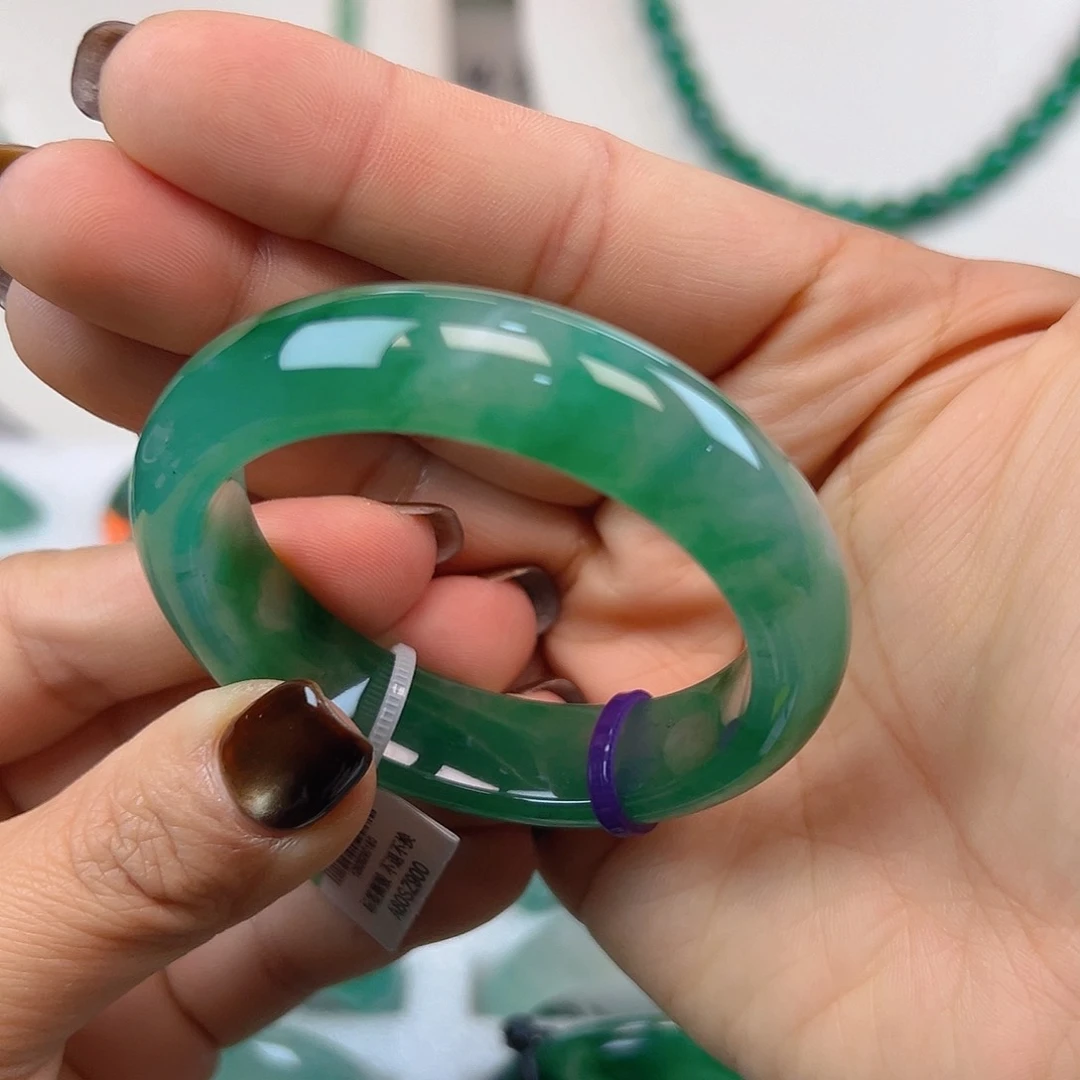 未镶嵌手镯石英质玉