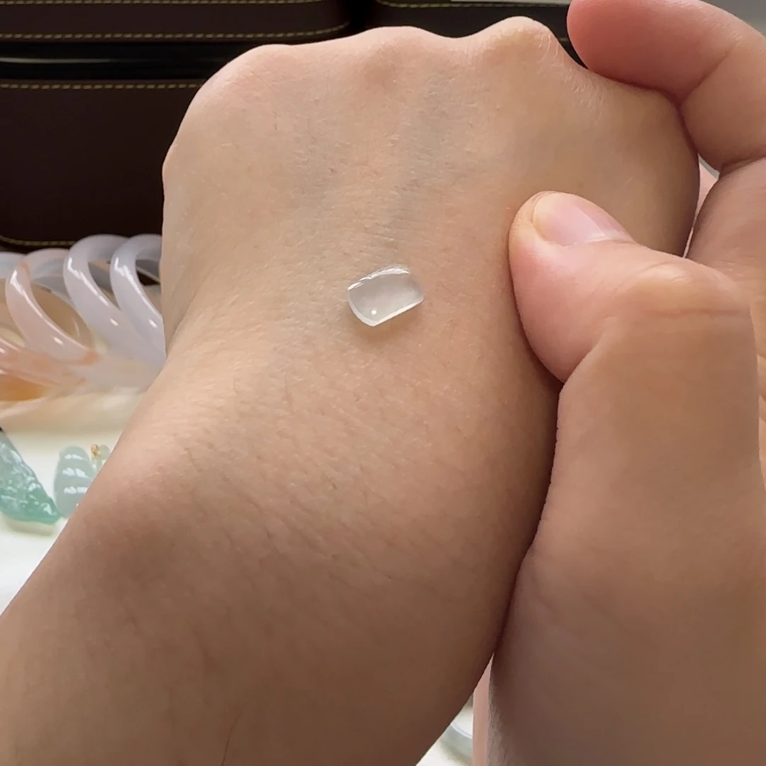 翡翠未镶嵌颈饰马鞍